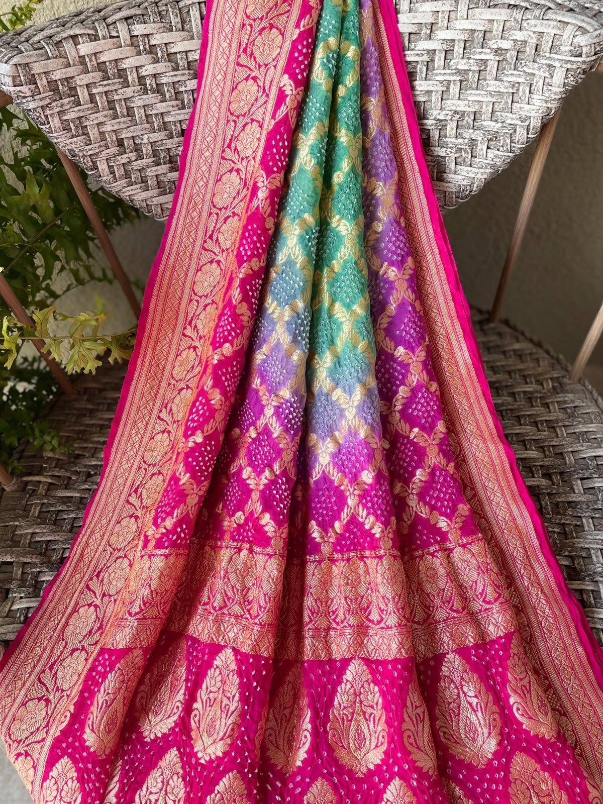 Maanvi - Rani Pink & Green Bandhani Banarasi Dupatta